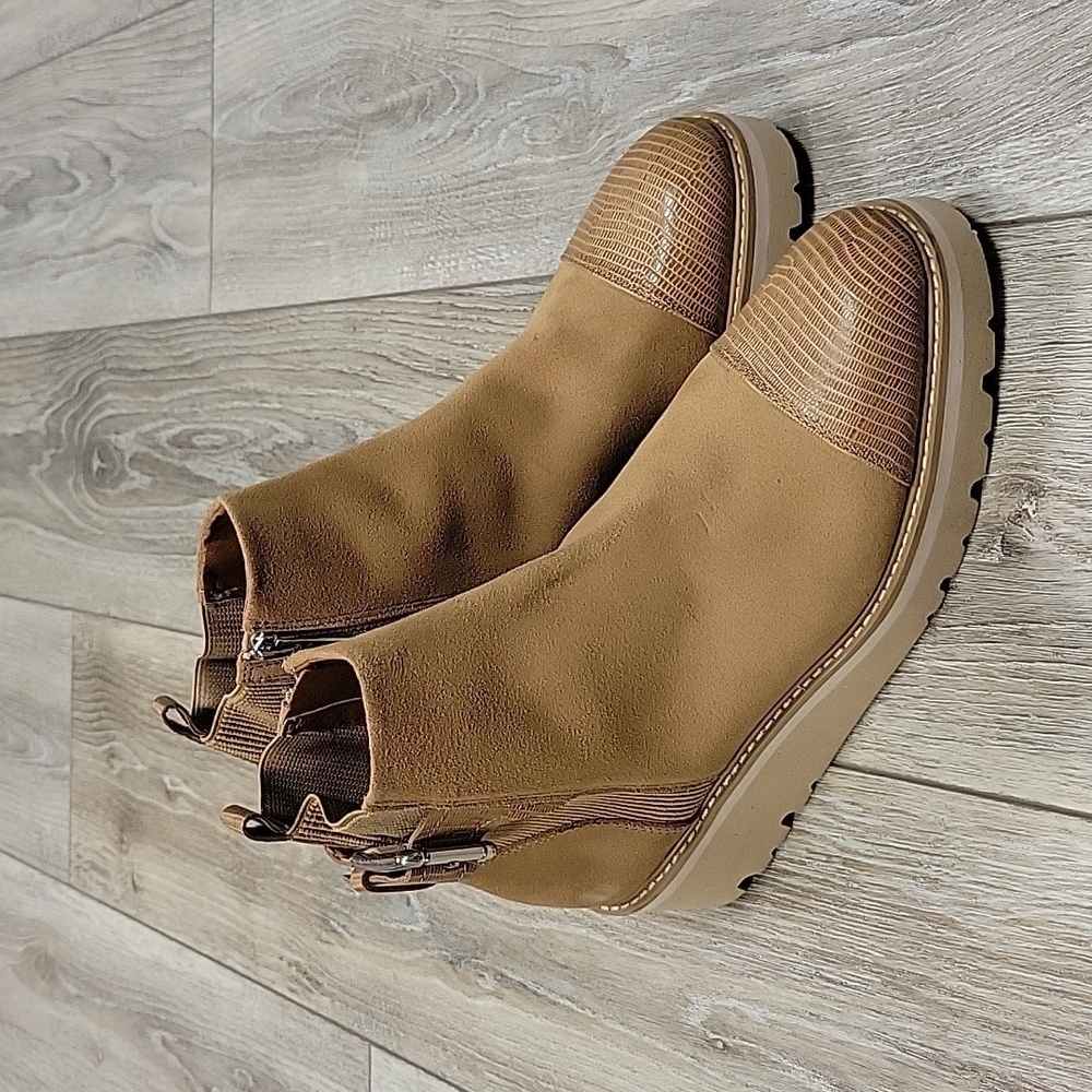 Donald Pliner Size 8 Tinsley 2 Wedge Bootie